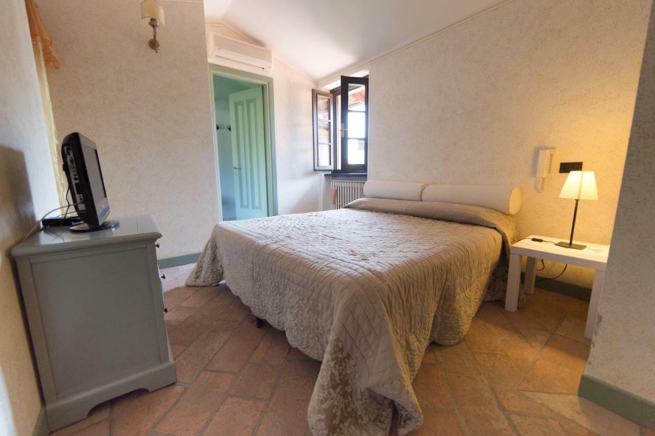 B&B Il Dosso Corte Franca Bagian luar foto
